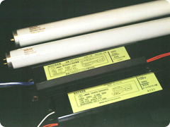 節電式の蛍光灯安定器「SAVEe」と38mm太管蛍光灯「OHLITE（オーヒライト）」